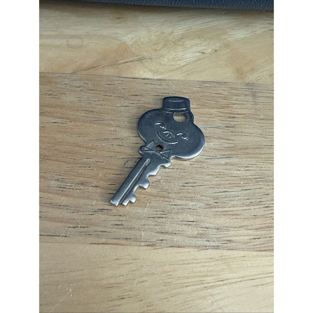 Vintage American Tourister Case With Key Blue Train Carry On Tri Taper - Picture 5 of 13